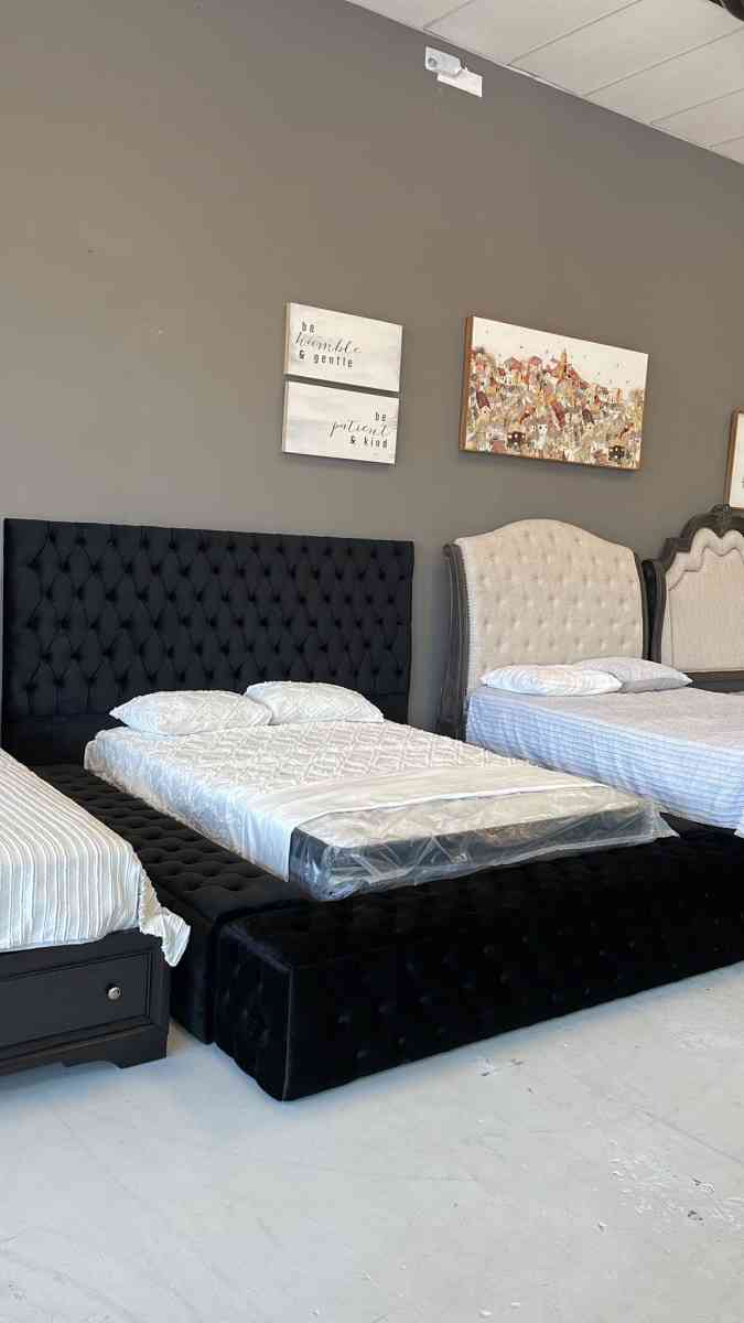 Paris Black Platform Bed Only Queen We have delivery - Houston, Texas - FleaMarketBay