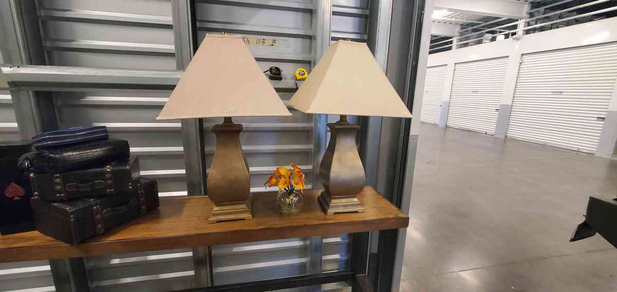 2 Goldtone lamps - Las Vegas, Nevada