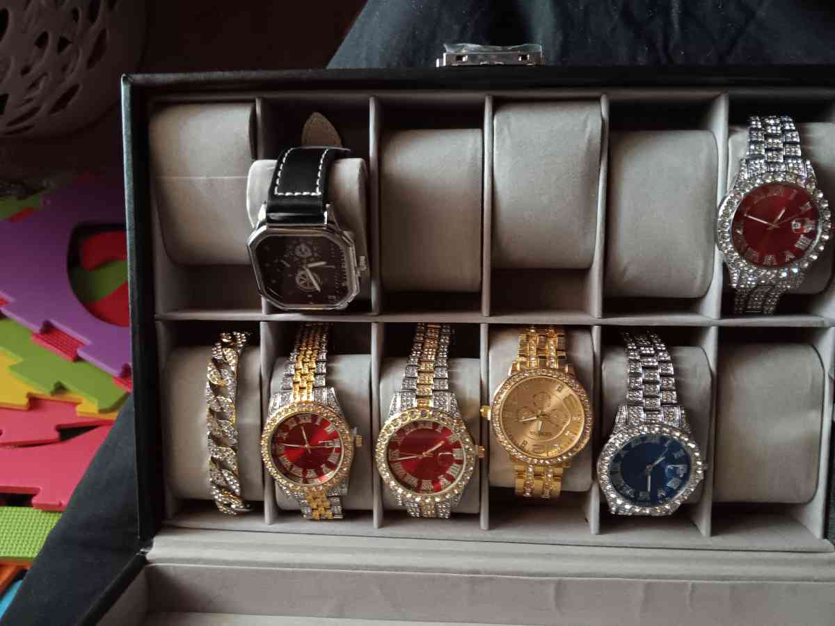 watches necklaces and braclet - Louisville, Kentucky - FleaMarketBay