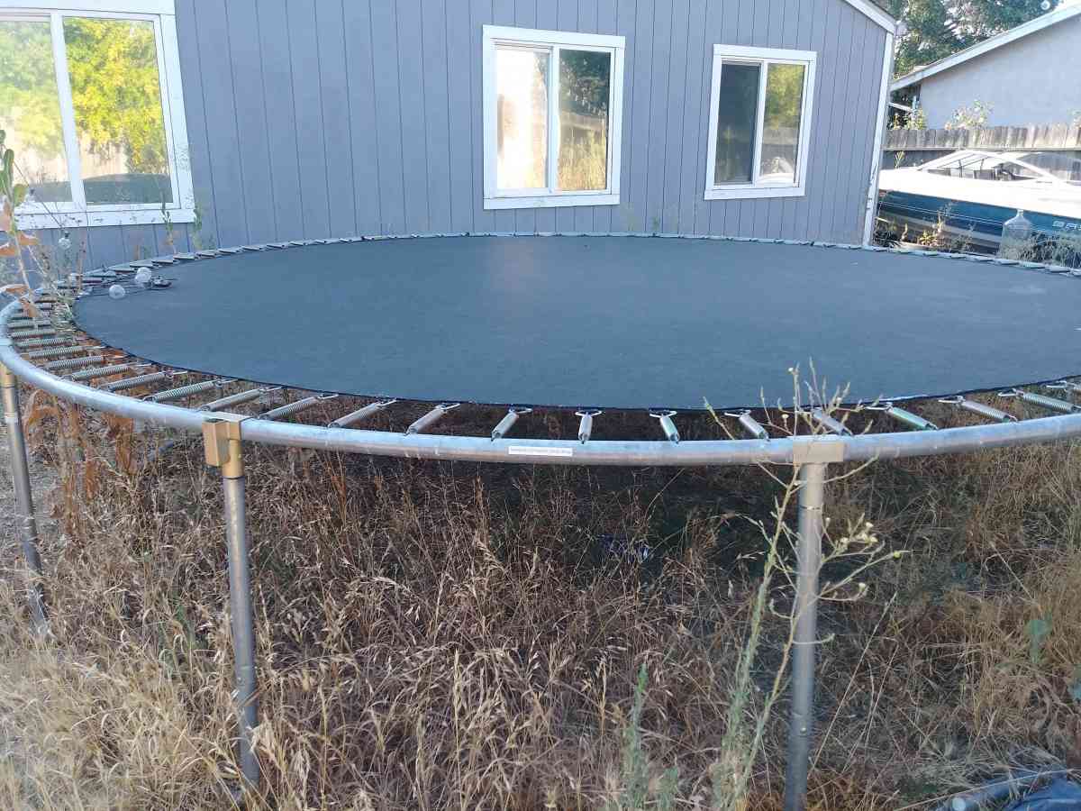 trampoline - Sacramento, California - FleaMarketBay