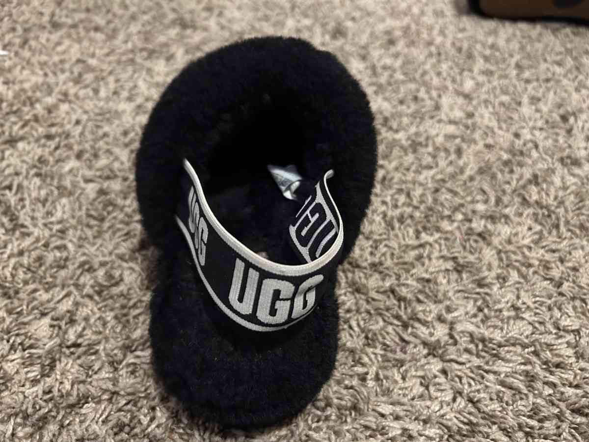 Ugg slides - Dayton, Ohio - FleaMarketBay