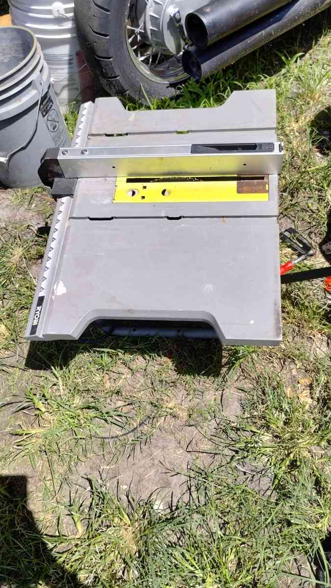 table saw and hood for over the stove and levels - Tampa, Florida - FleaMarketBay