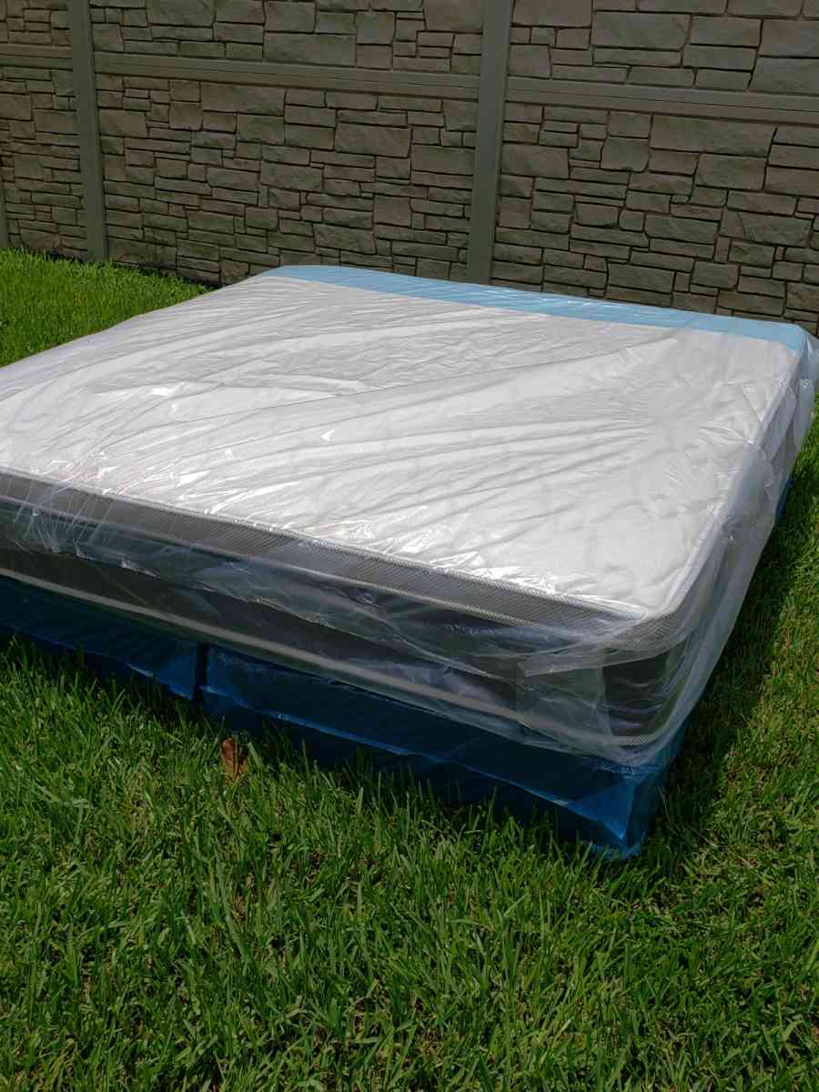 NEW KING PILLOW TOP SET MATTRESS AND BOX SPRING3PCS - Lake Worth, Florida