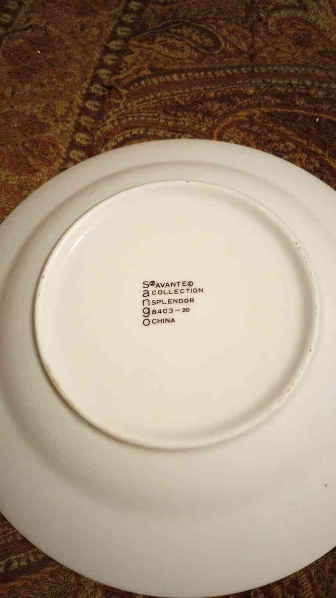 Fine China Set - Jacksonville, North Carolina - FleaMarketBay