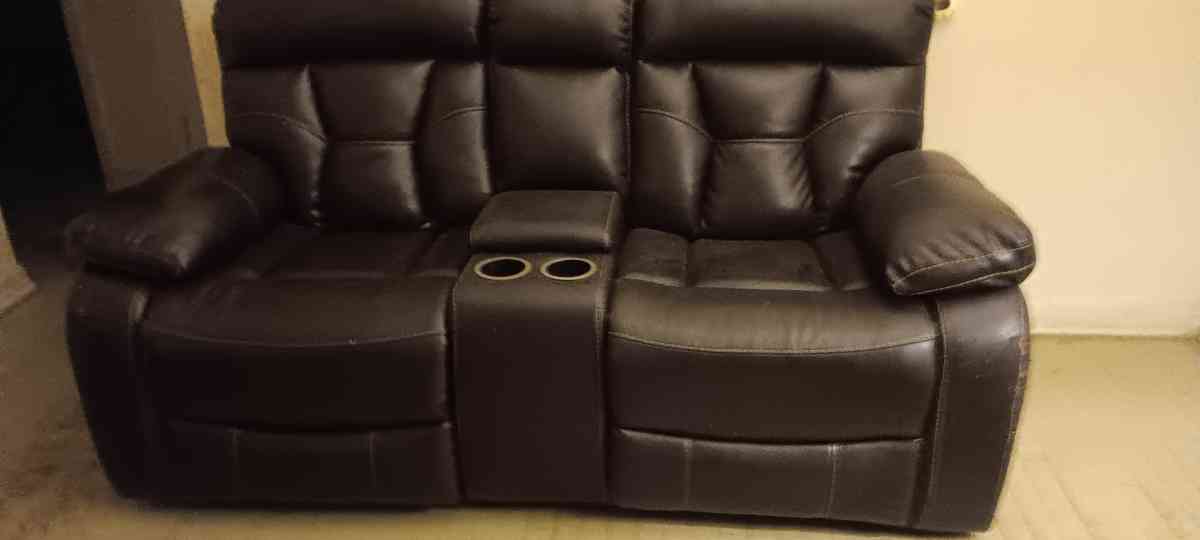 leather furniture - Altamonte Springs, Florida - FleaMarketBay