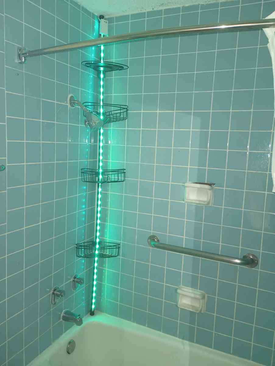 Metal shower Rack - Fort Lauderdale, Florida - FleaMarketBay