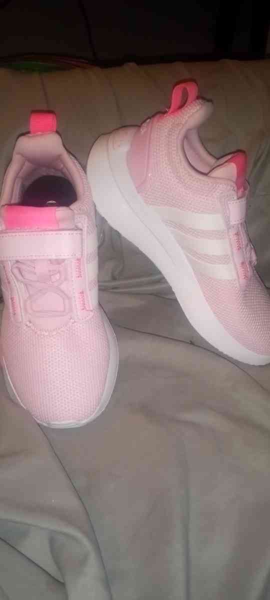 girls adidas shoes - Moorhead, Minnesota - FleaMarketBay