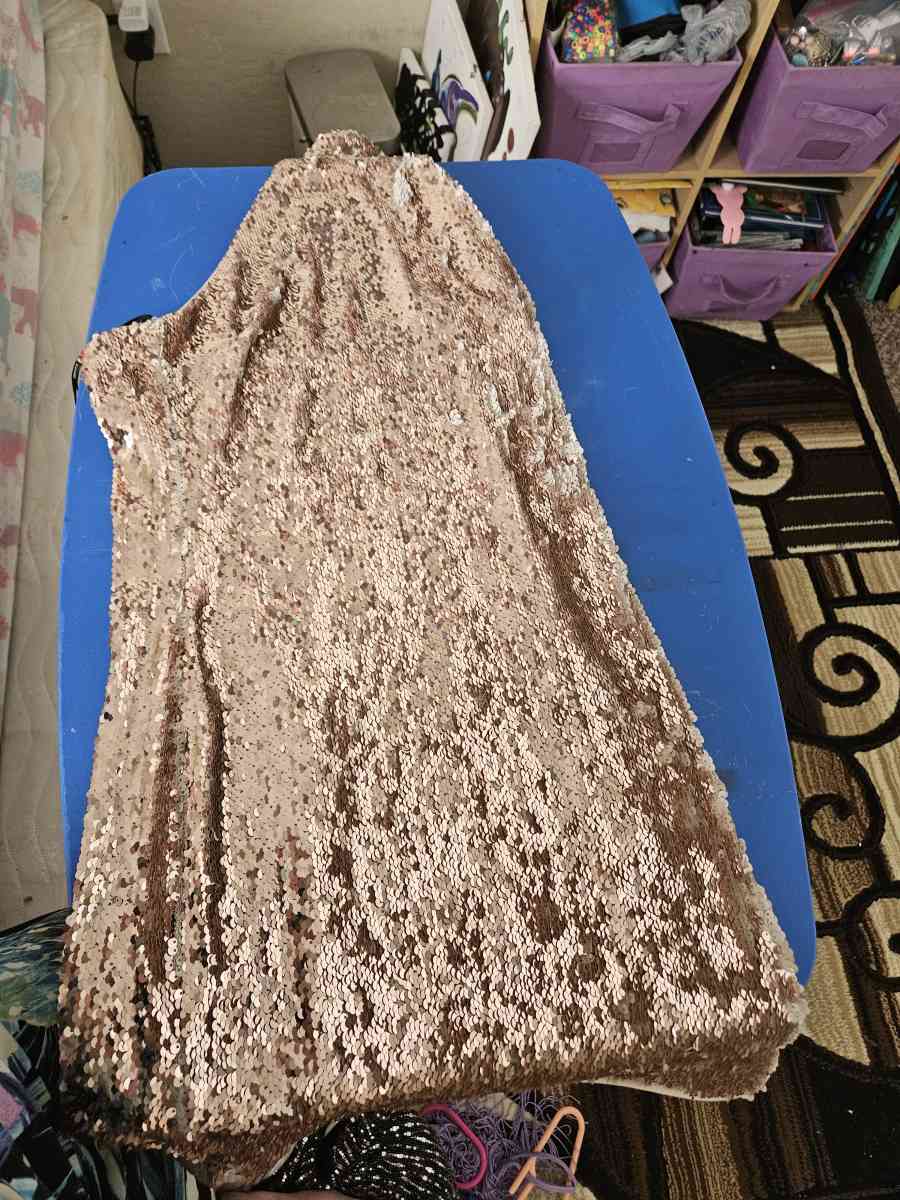 Dresss - Akron, Colorado - FleaMarketBay