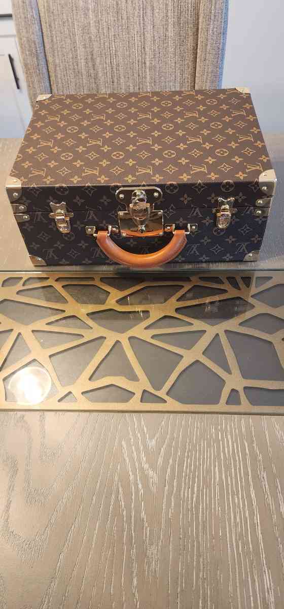 Louis Vuitton Sneakers size 11 - Dayton, Minnesota - FleaMarketBay