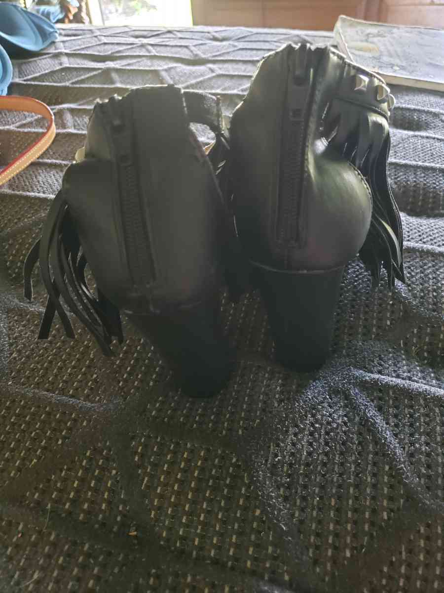 FRINGE BLOCK HEEL HIGH HEELS - Sulphur, Louisiana - FleaMarketBay