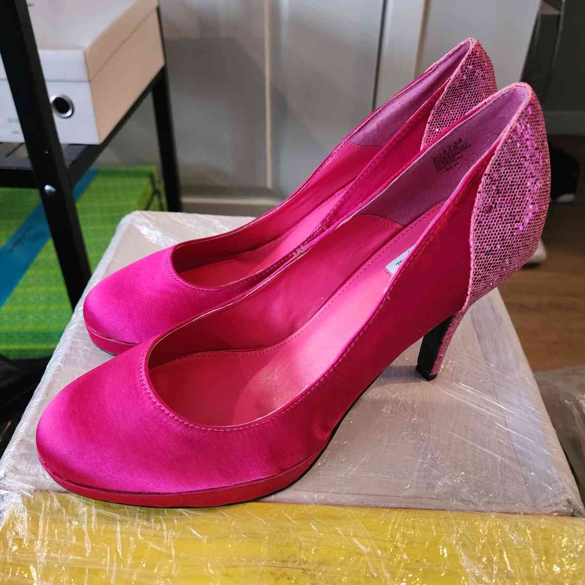 Womens Shoes Variety Lot - Island Park, New York - FleaMarketBay