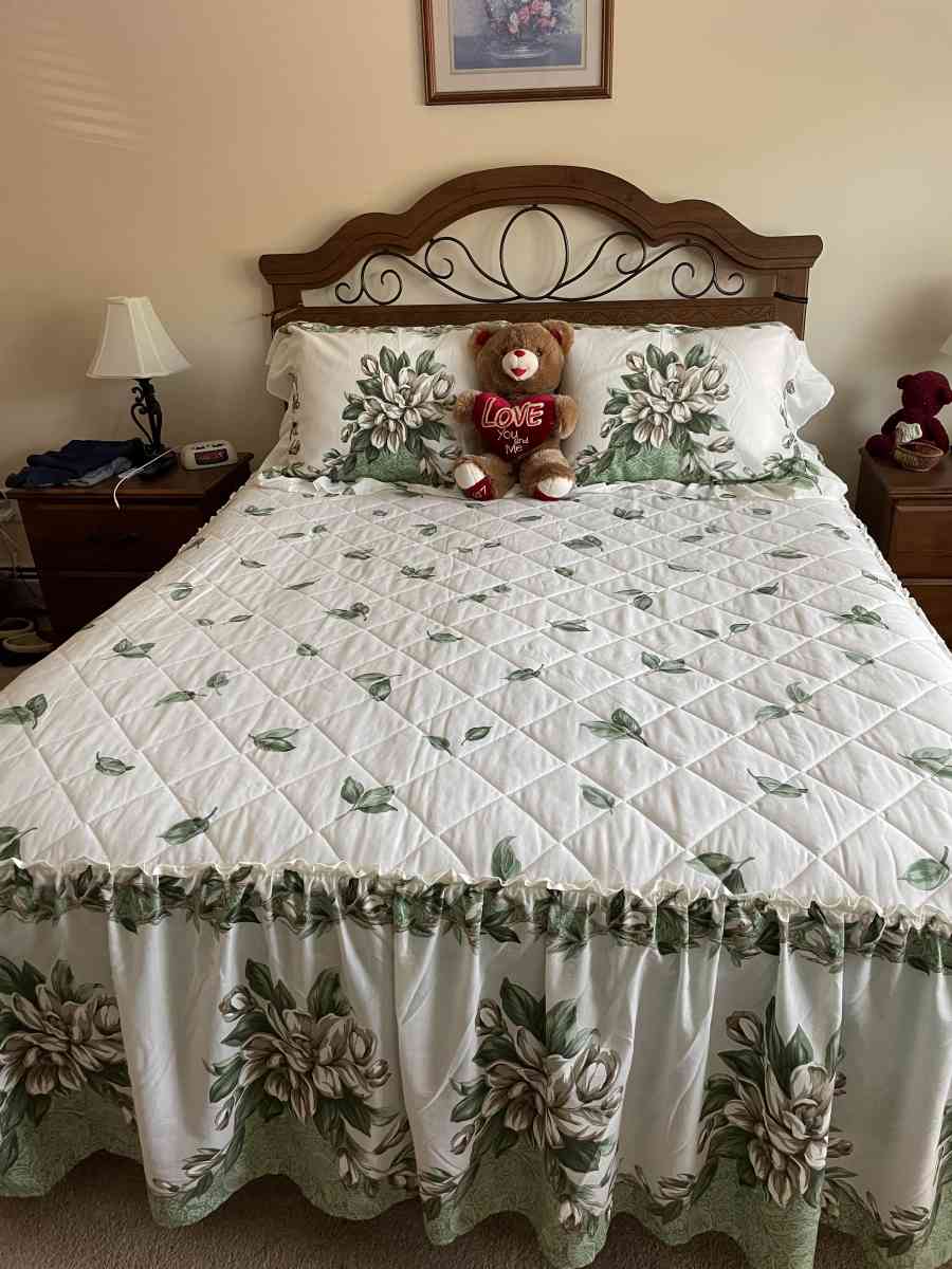 bedroom set queen with electric bed - Dracut, Massachusetts