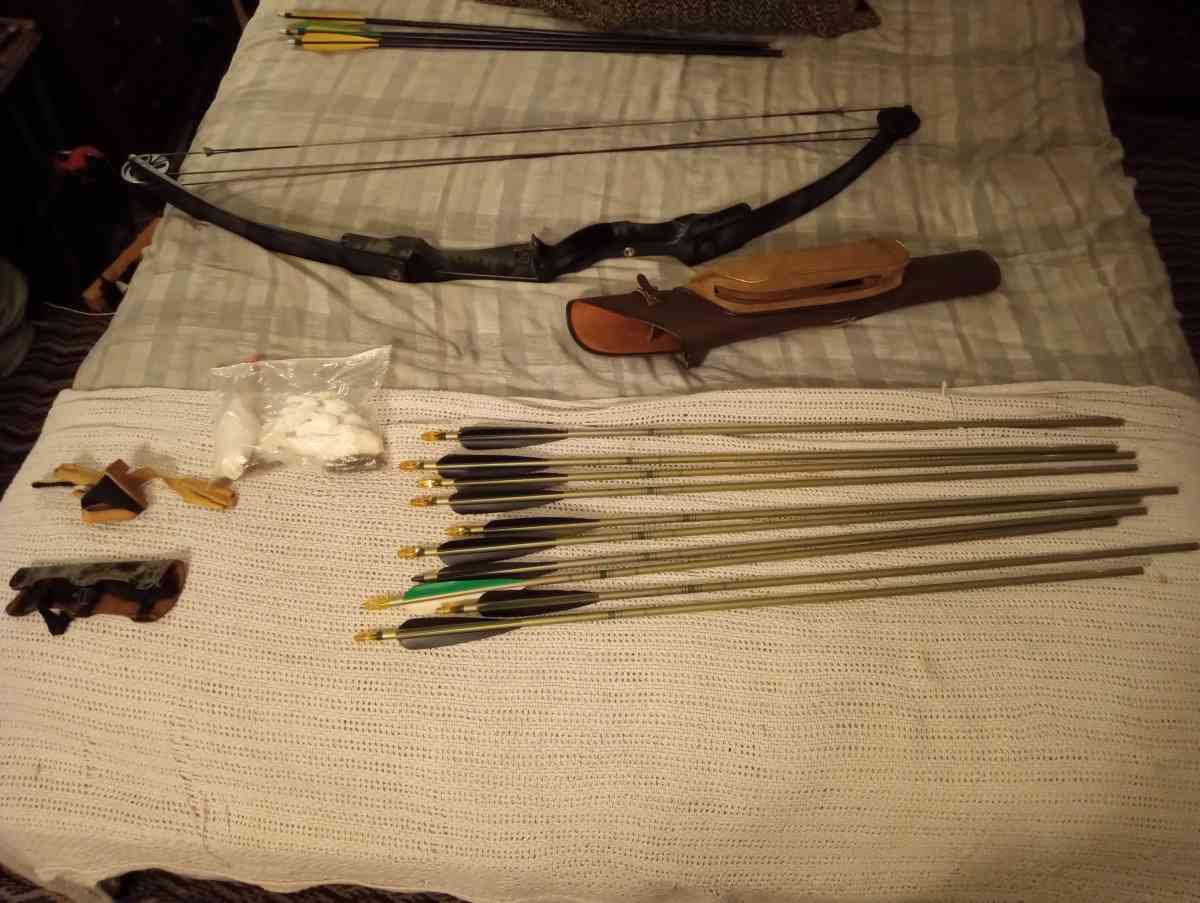 Fred Bear Signature Jennings Bow with 9 Arrows and Tips - Bunnell, Florida