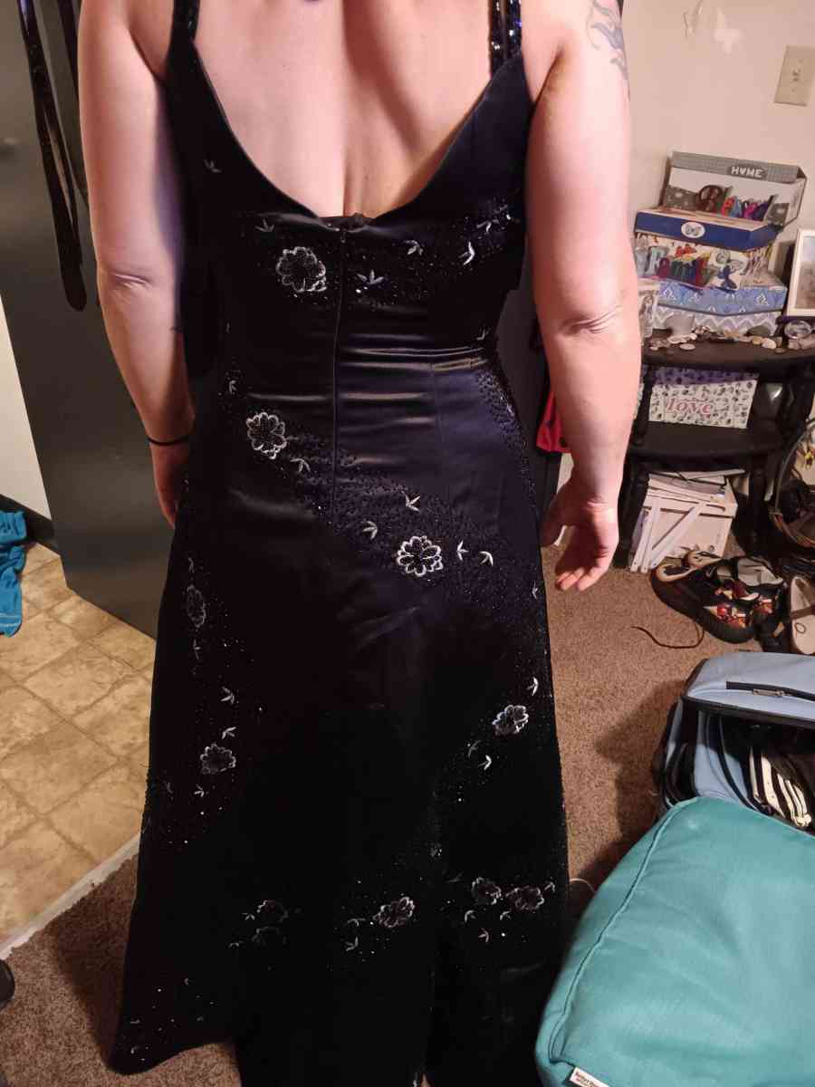 Black and white dress - Taylorsville, North Carolina - FleaMarketBay