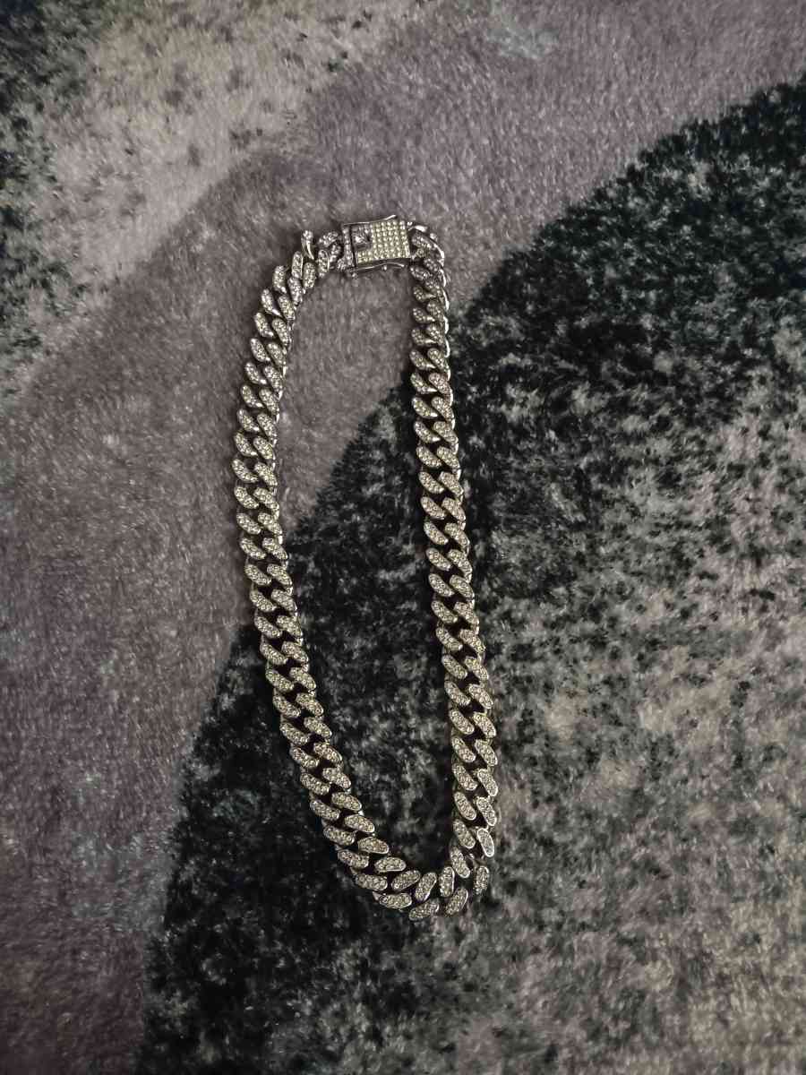 watches necklaces and braclet - Louisville, Kentucky - FleaMarketBay