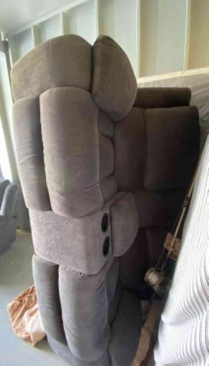 recliner couches - Palmdale, California - FleaMarketBay