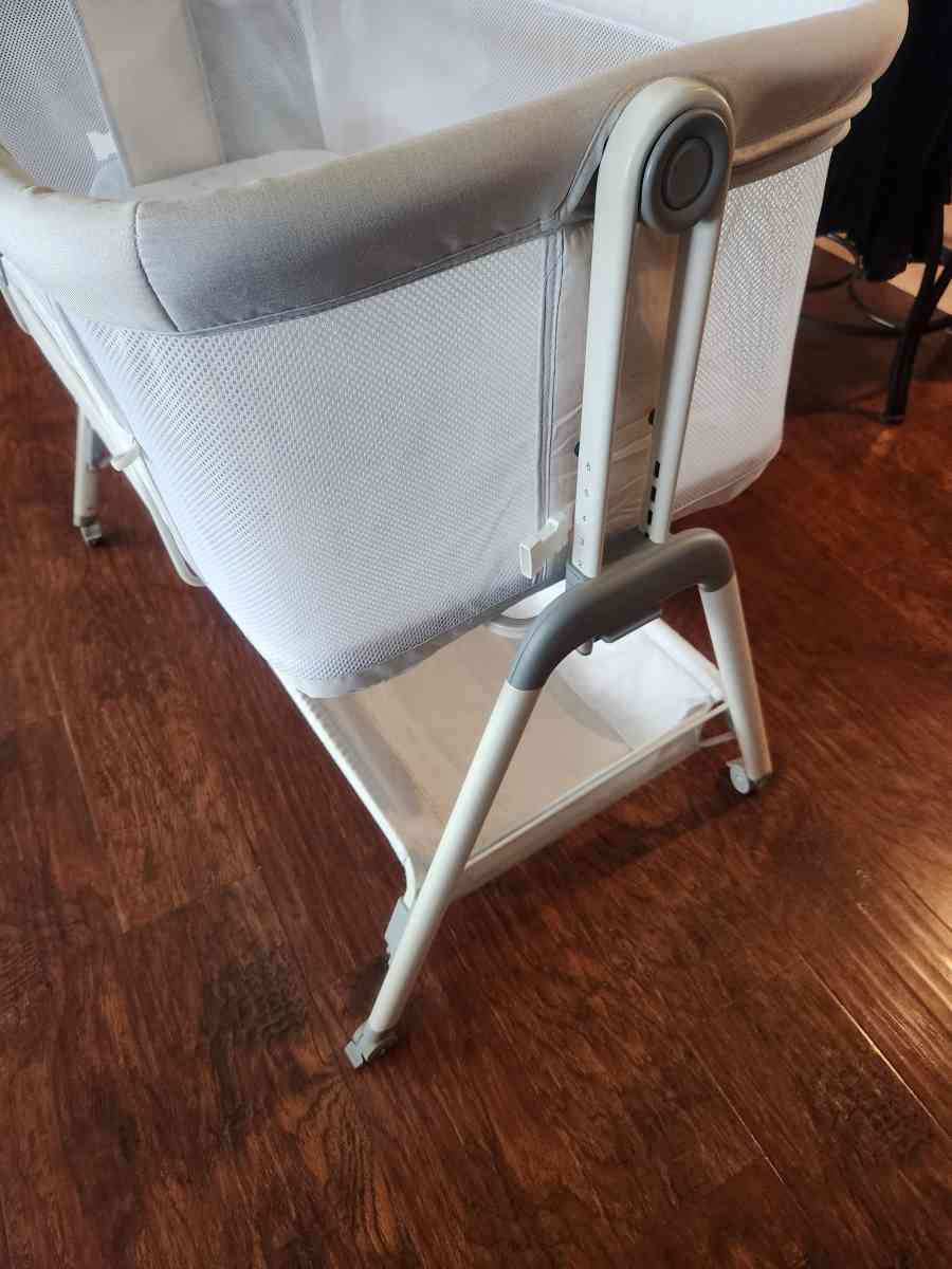 Baby Bassinet - Norco, California - FleaMarketBay