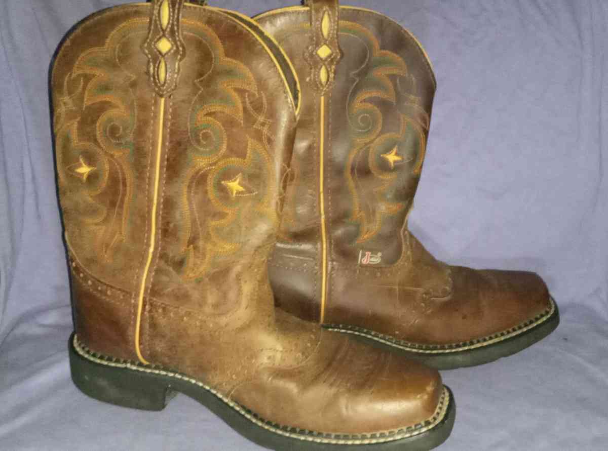 womens cowgirl boots - Akron, Ohio - FleaMarketBay