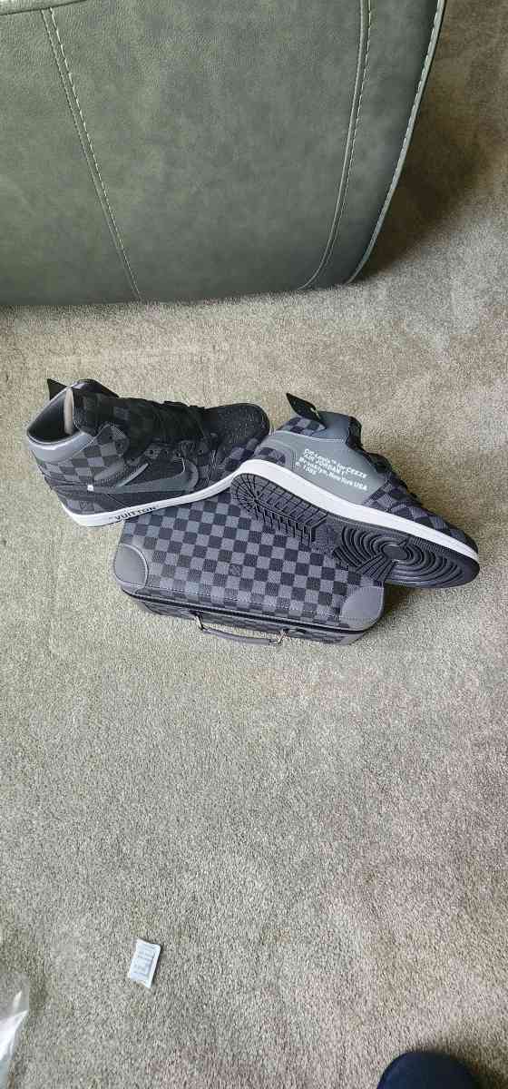 Louis Vuitton Sneakers - Minneapolis, Minnesota - FleaMarketBay