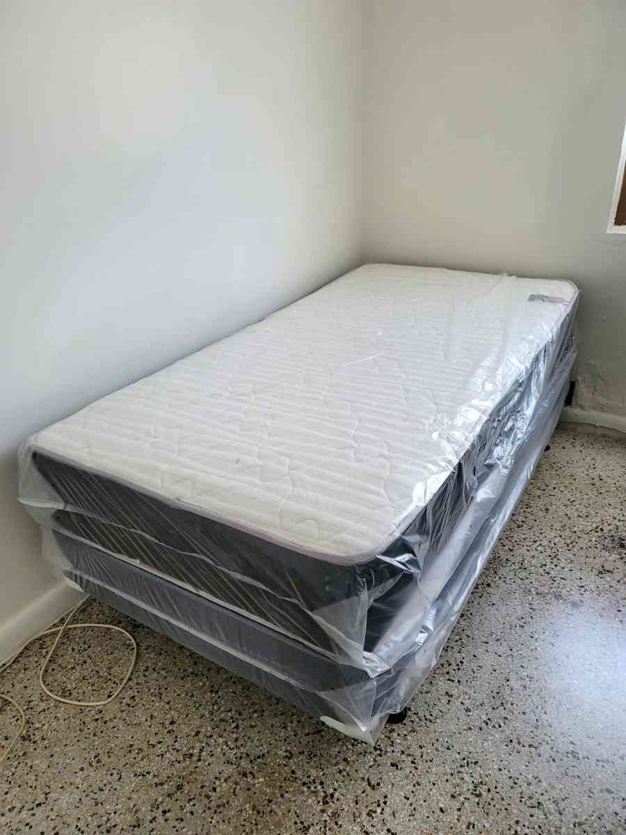 NEW TWIN SIZE SET MATTRESS AND BOX SPRING2PCS - Lake Worth, Florida