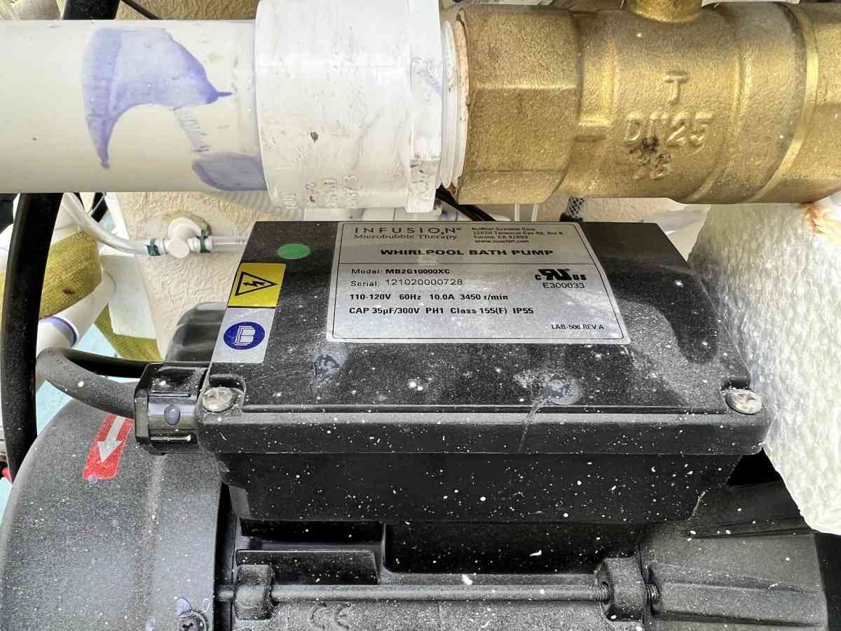 Therapeutic walk in Jacuzzi tube - Scroggins, Texas - FleaMarketBay