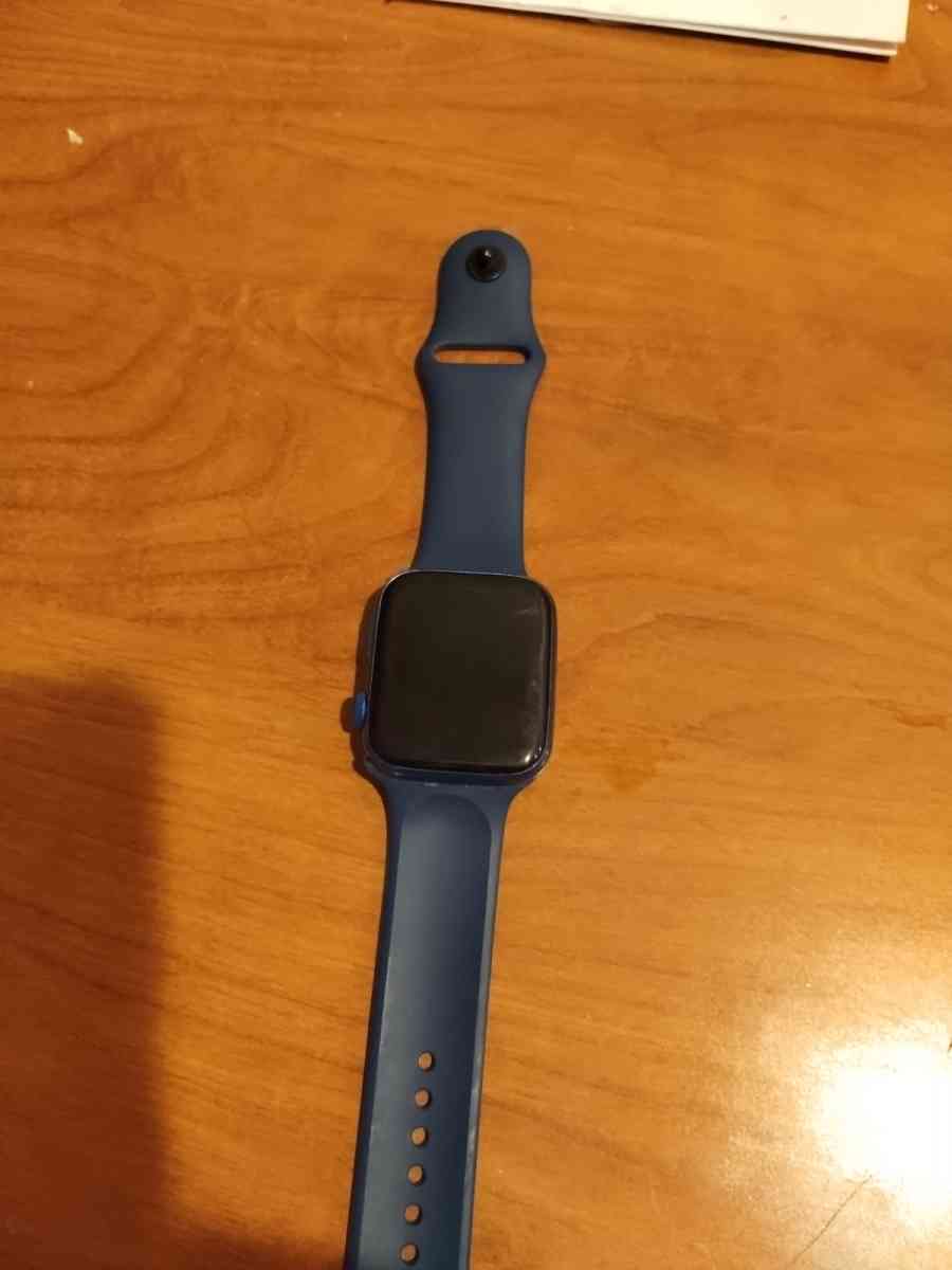 Im a smartwatch its regular smartwatch not an apple not a - Lafayette, Louisiana - FleaMarketBay
