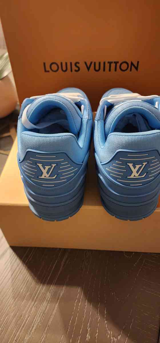 Louis Vuitton Sneakers size 9 - Dayton, Minnesota - FleaMarketBay