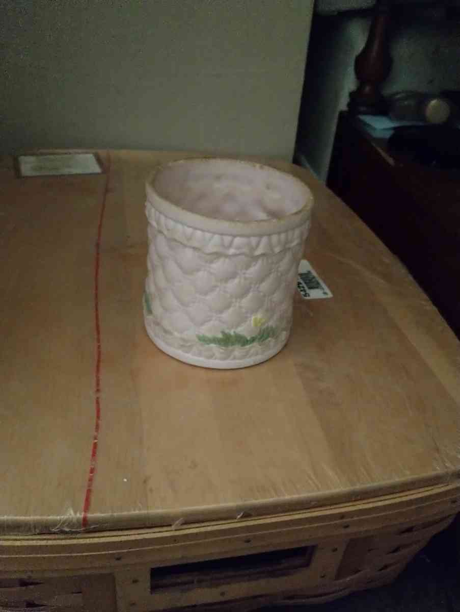 candle holder and baskets and candles - Fort Wayne, Indiana - FleaMarketBay
