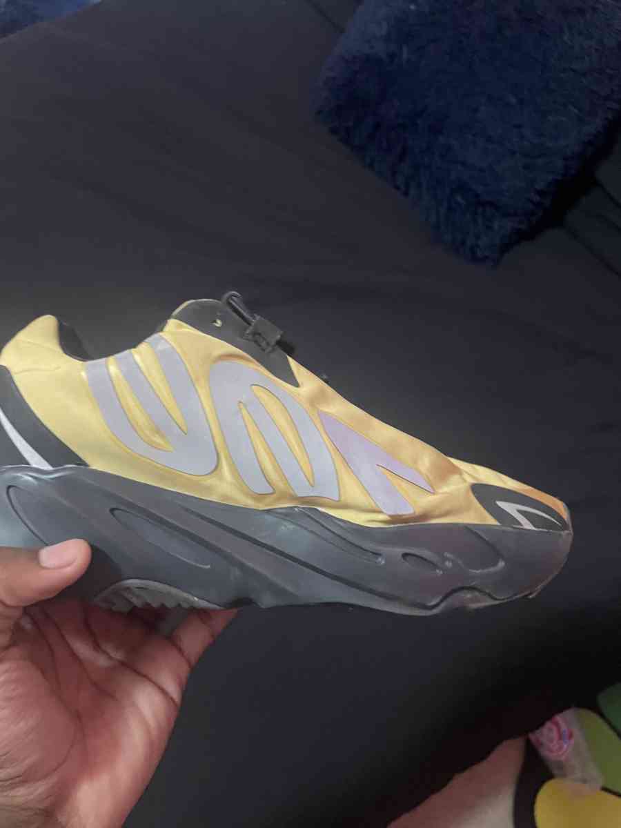 yezzy 700 honey comb - Statesville, North Carolina - FleaMarketBay