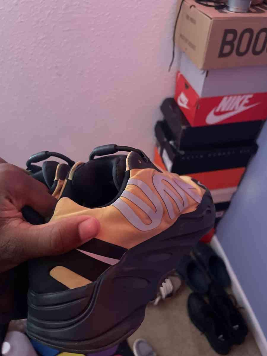 yezzy 700 honey comb - Statesville, North Carolina - FleaMarketBay