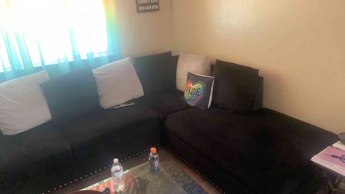 Sectional - Dallas, Texas - FleaMarketBay