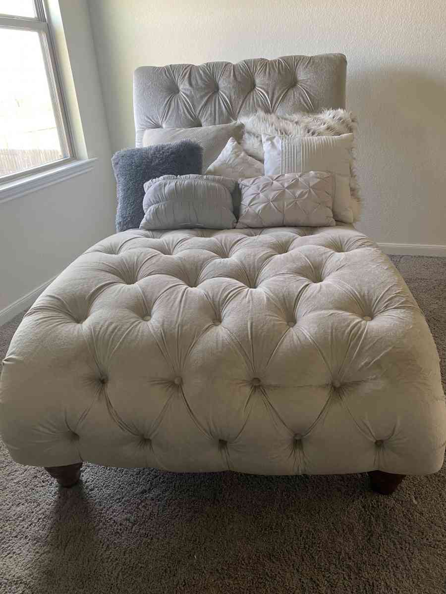 Large Ashley Chaise Lounger - Houston, Texas