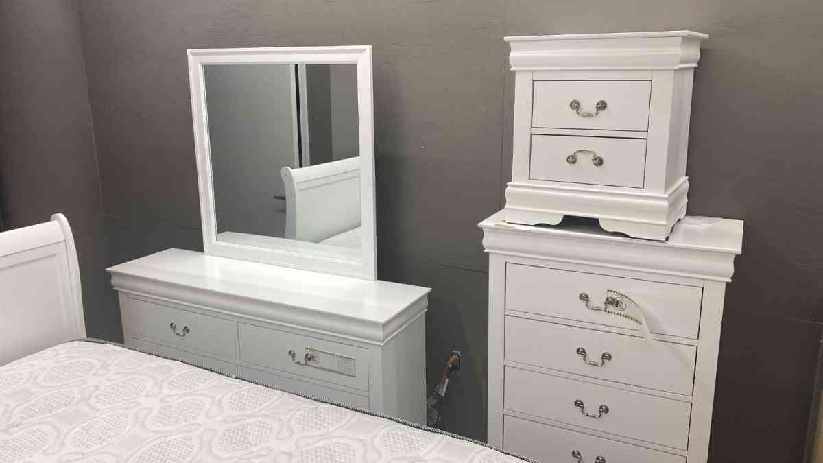 Louis Phillip white  Queen Bedroom Group  Queen Bed Dresser - Houston, Texas