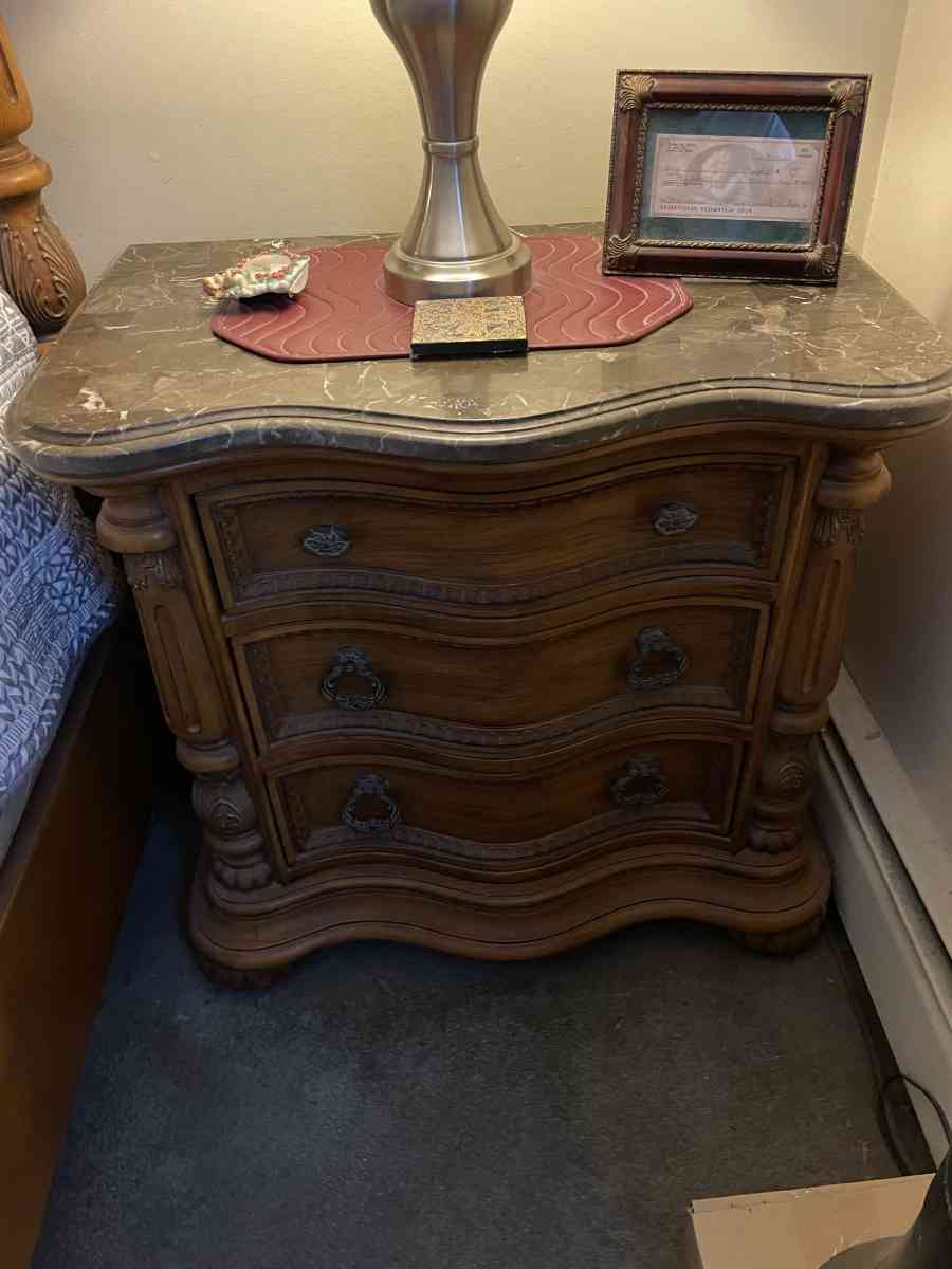 bedroom set queen size - Dracut, Massachusetts - FleaMarketBay