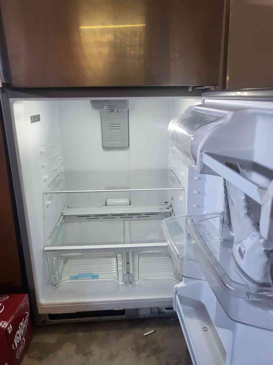 whirlpool Refrigerator - Fort Worth, Texas - FleaMarketBay