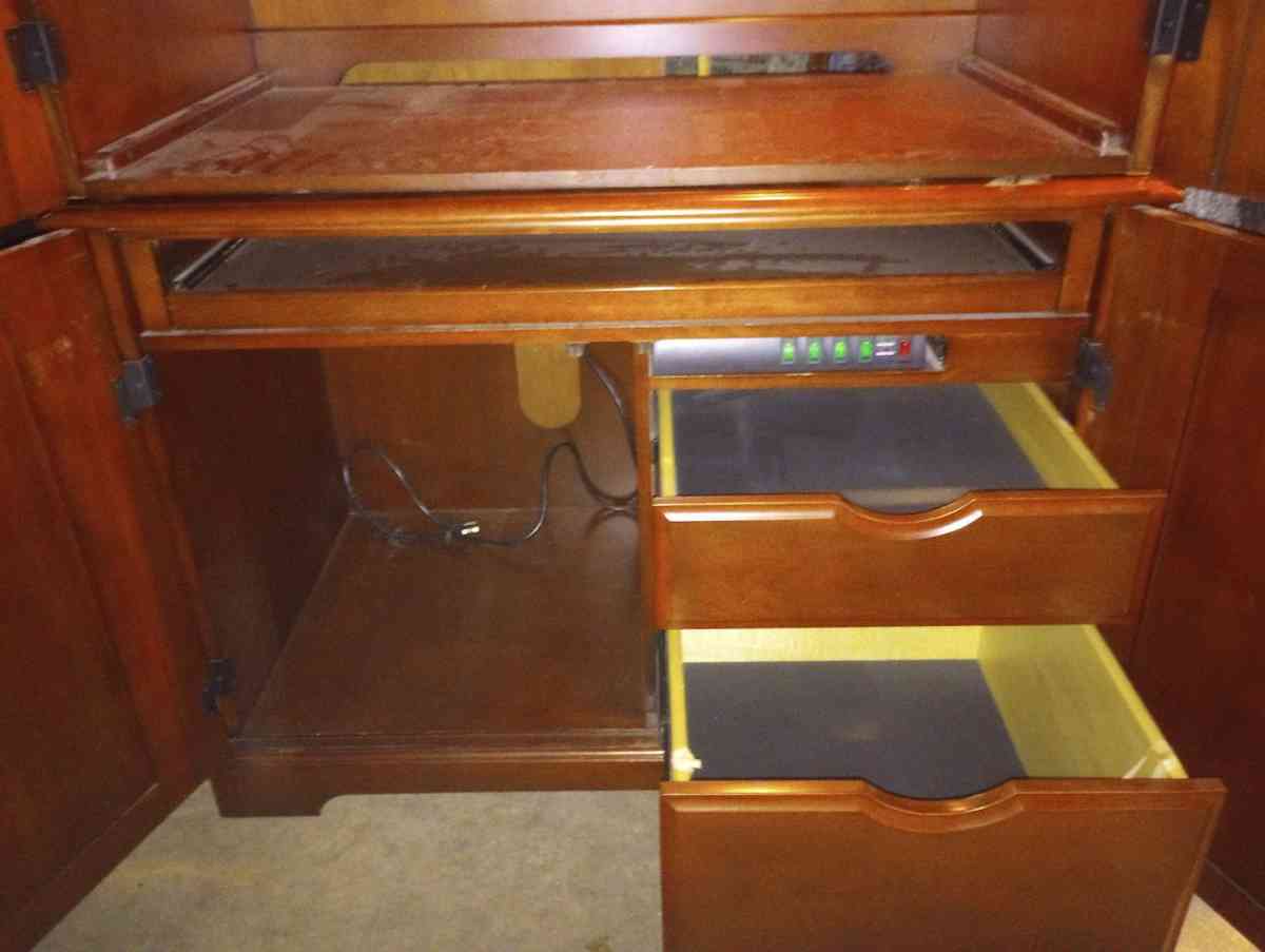 Hutch - Conroe, Texas - FleaMarketBay