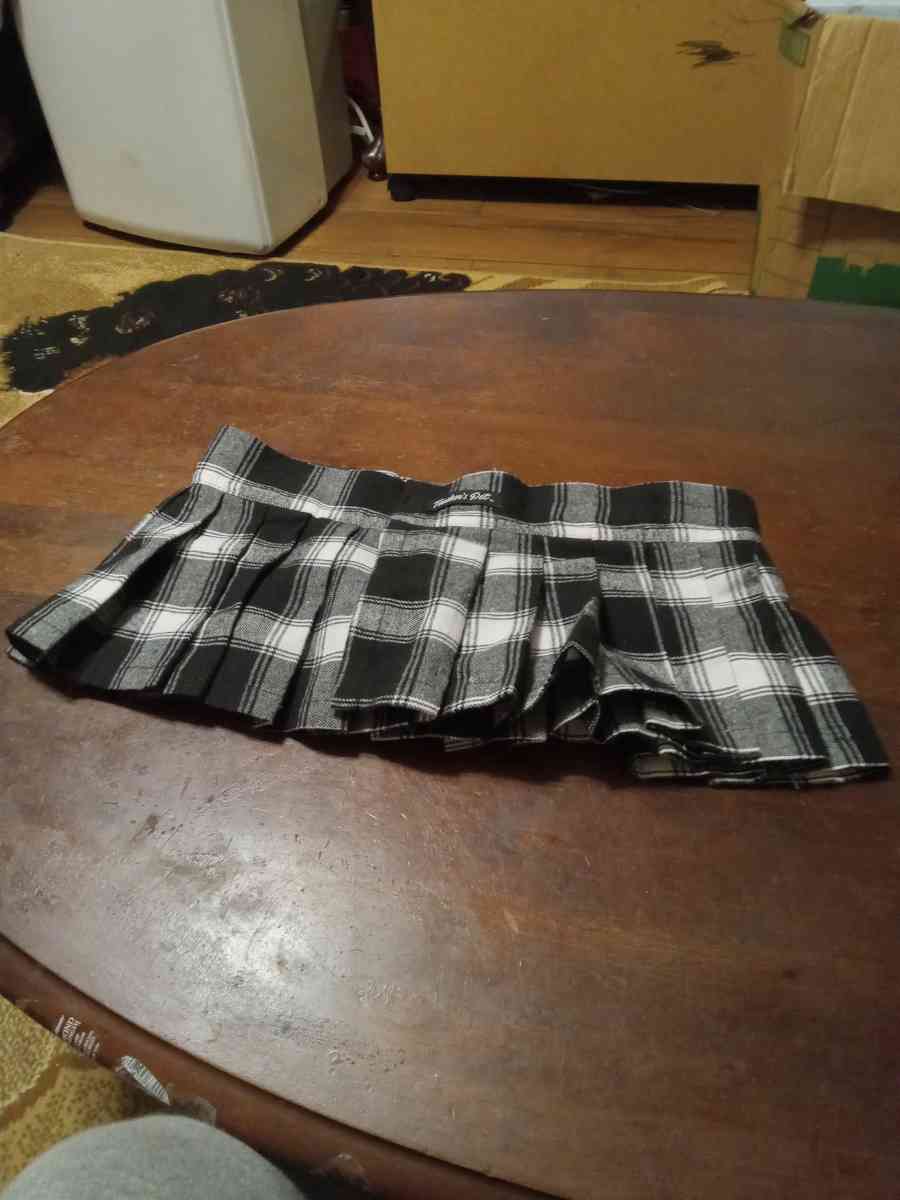 Black and white skirt - Taylorsville, North Carolina