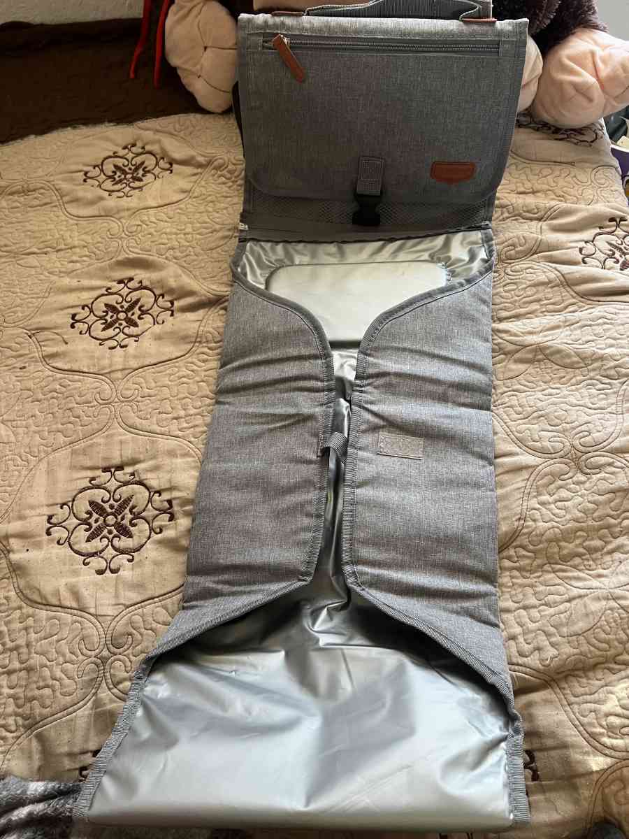Portable changing pad - Bakersfield, California - FleaMarketBay