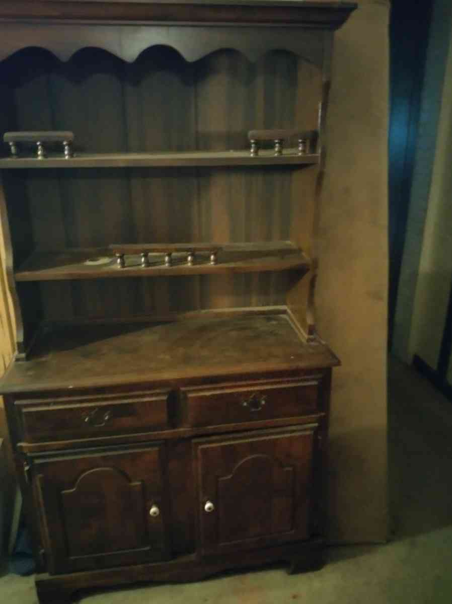 2 piece hutch Brown color - Ashland, Pennsylvania - FleaMarketBay