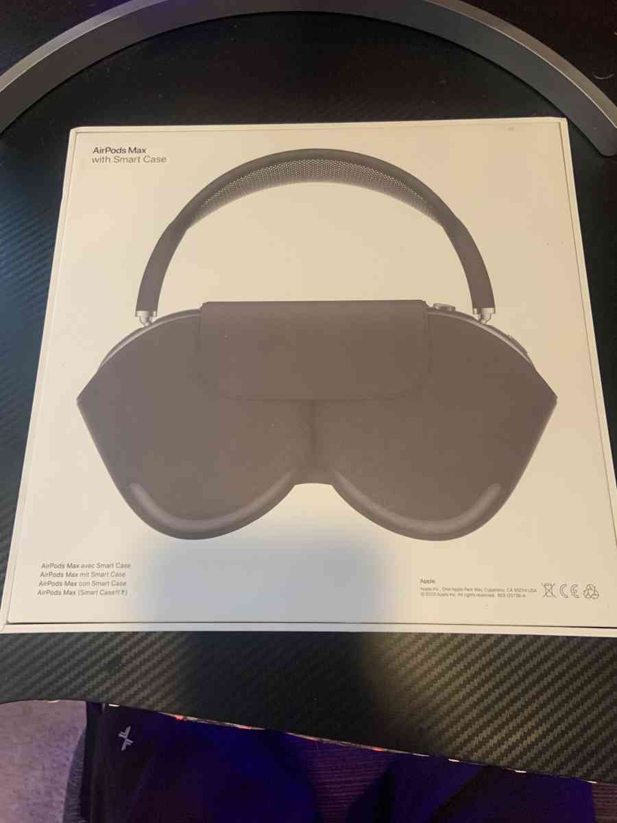 AirPod max - Everett, Washington - FleaMarketBay