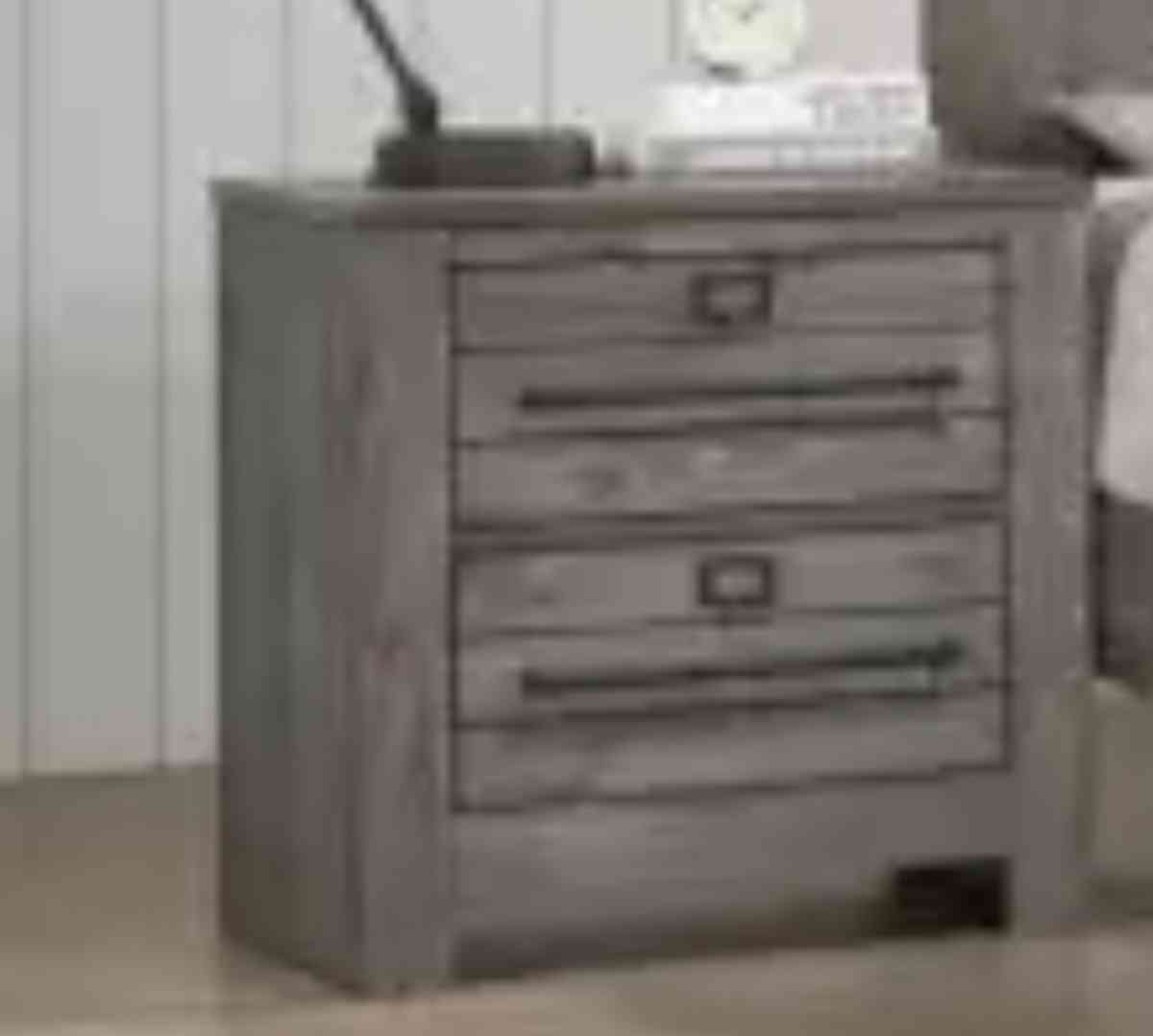 dresser and side table - Archer, Florida - FleaMarketBay