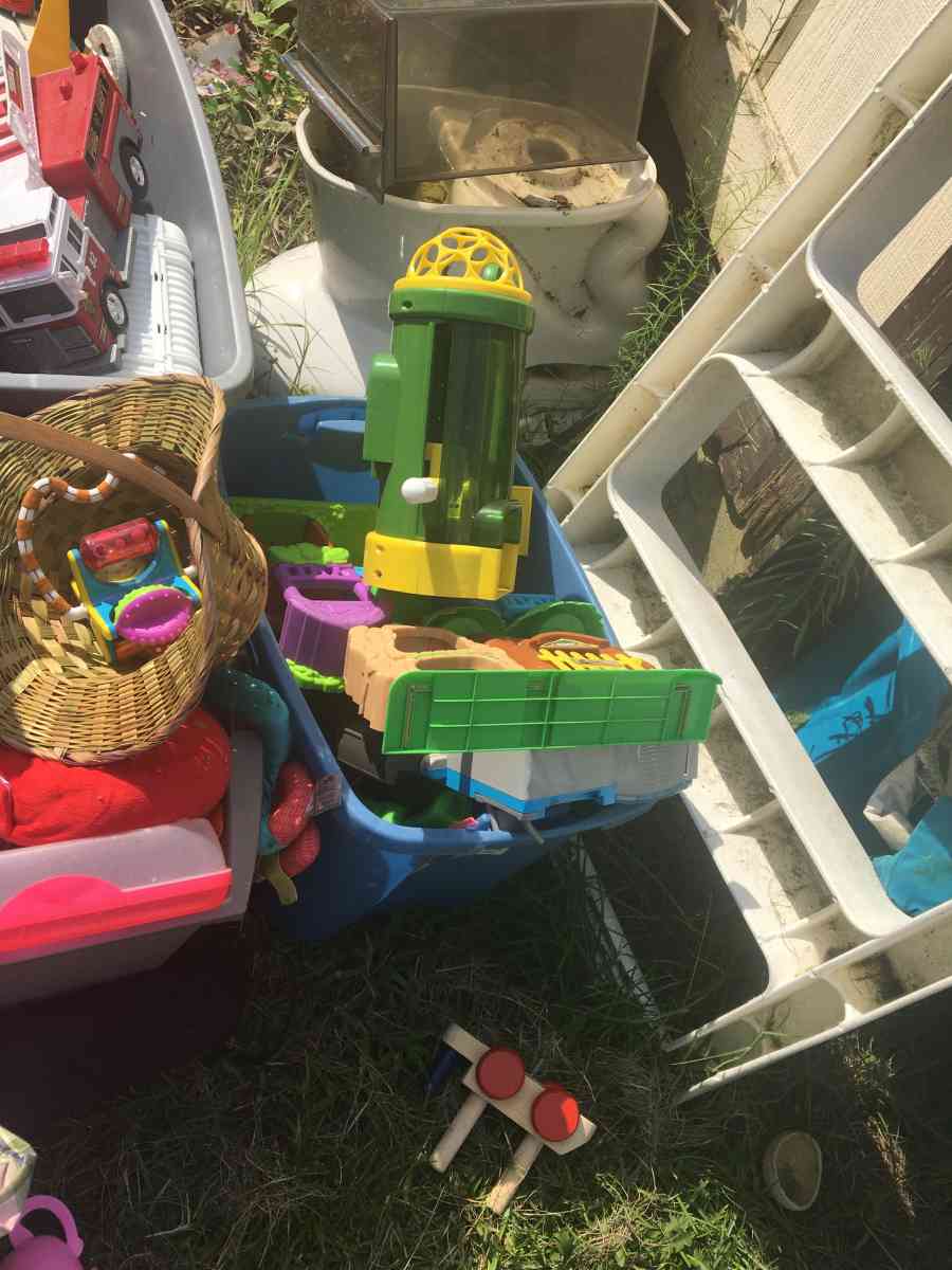 toys toys - Fayetteville, North Carolina - FleaMarketBay