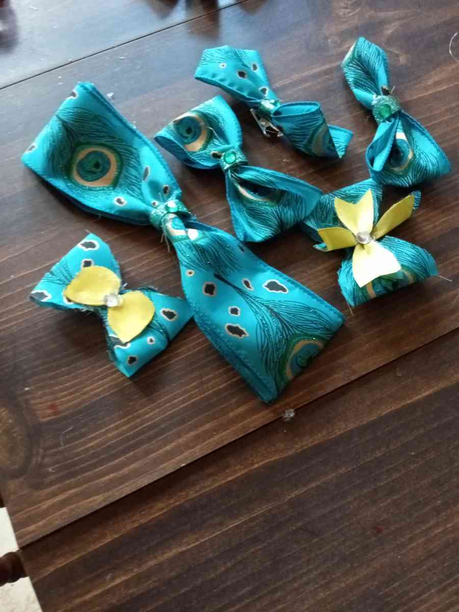ribbon and fabric and leather hair or gifts bows - Tahlequah, Oklahoma - FleaMarketBay