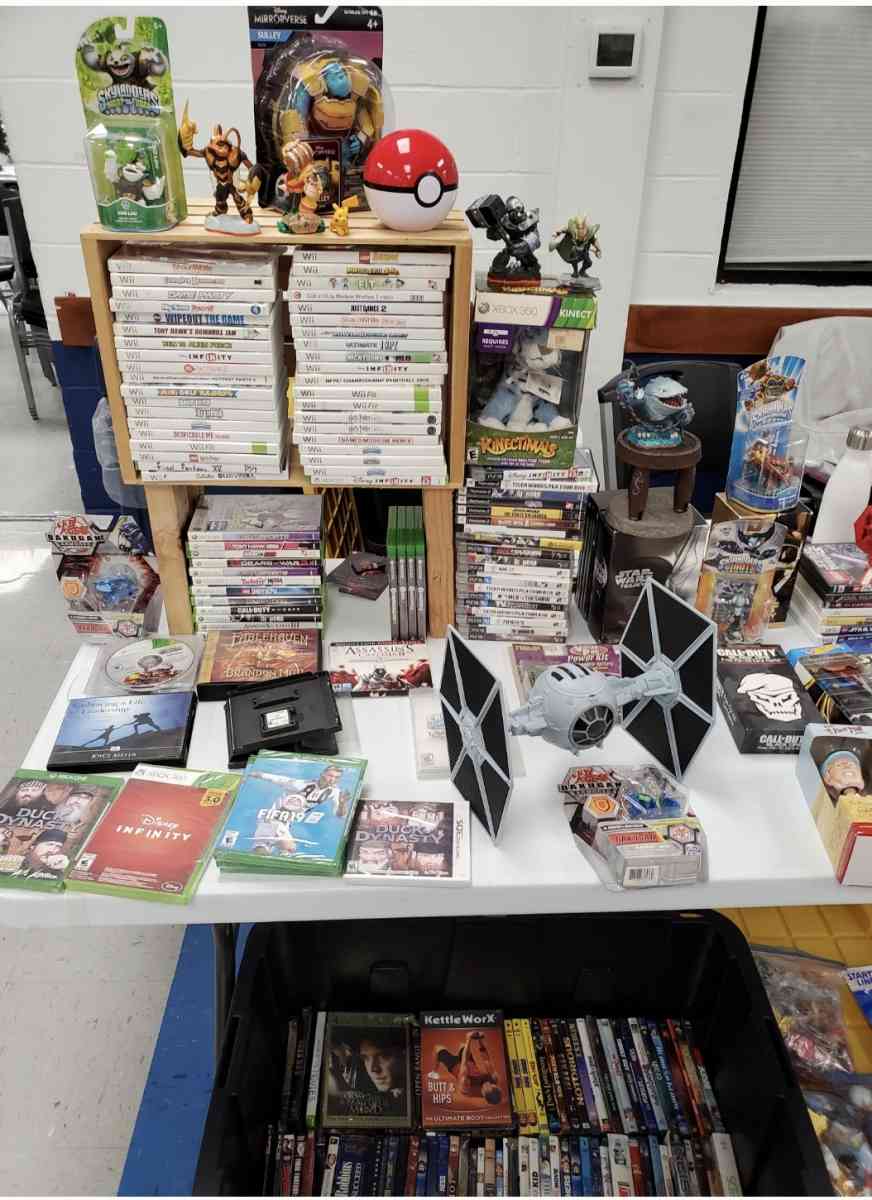Toys sports cards Pokmon books tools dvd etc - Wayne, New Jersey - FleaMarketBay