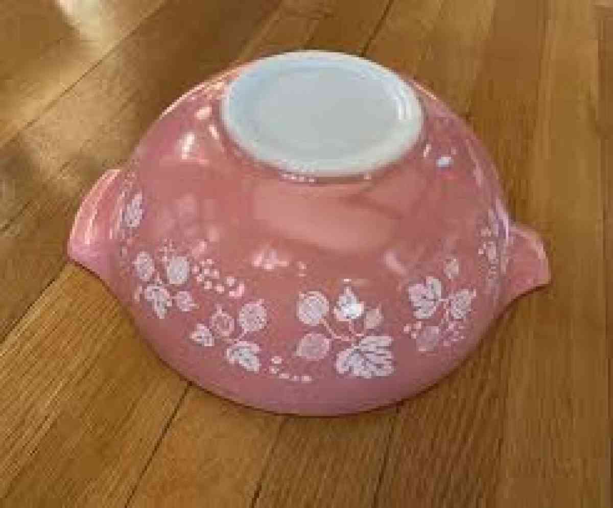 pink pyrex set - South Solon, Ohio