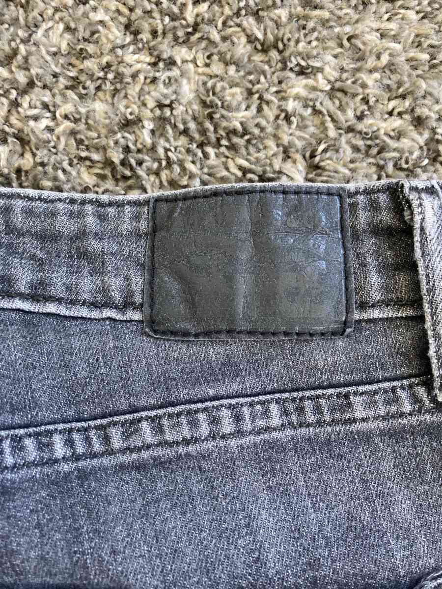 Levis Skinny Ripped Jeans Size 7s - Salinas, California - FleaMarketBay