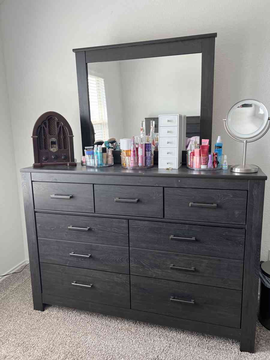 BROWN QUEEN BEDROOM SET - Katy, Texas - FleaMarketBay