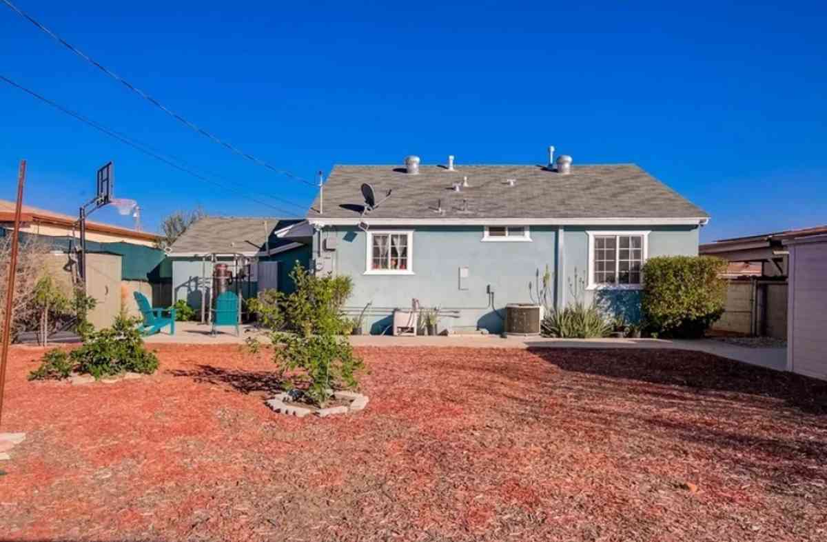 Beautiful Family 2beds 1bath for rent - Panorama City, California - FleaMarketBay