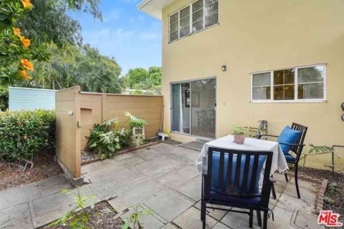its a 1 bed 1 bath available for rent - Los Angeles, California - FleaMarketBay
