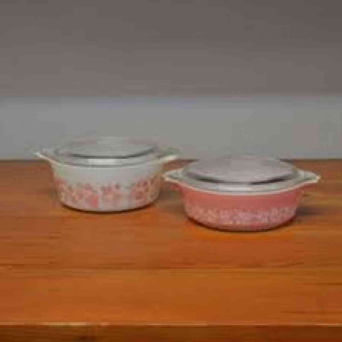 pink pyrex set - South Solon, Ohio - FleaMarketBay